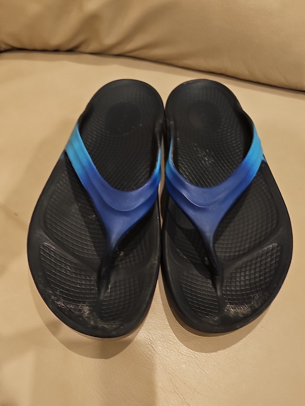 OOFOS Women's Black Flip Flop Sandals with Blue Gradient Straps